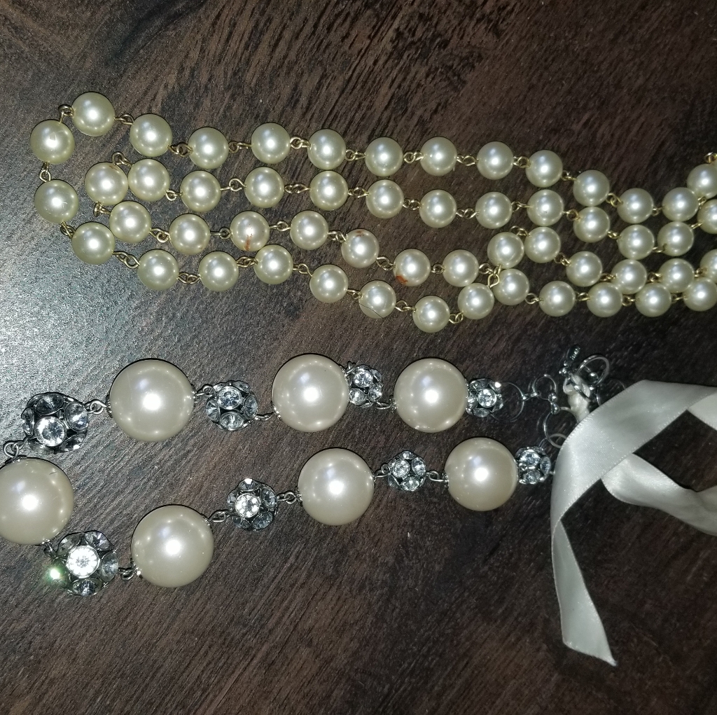 Costume Pearl Necklaces 9$